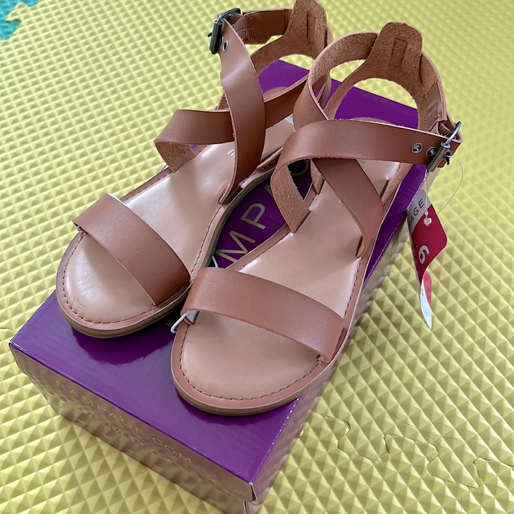 NWT Summer Brown Comfy Chic Rampage Tera Sandals 6 Faux Vegan Leather